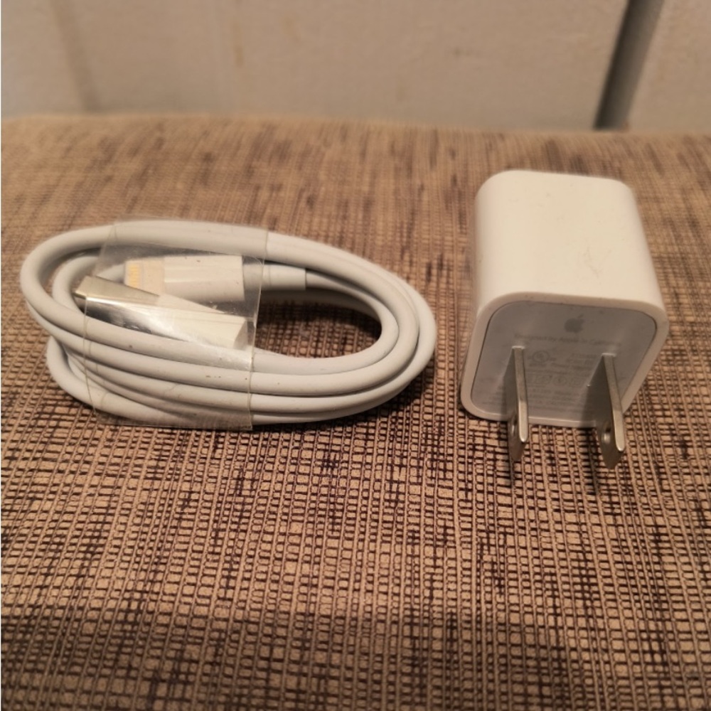 Apple IPhone Pro & Pro Max Lightning to USB Charging Cable and USB Wall Charger - Picture 2 of 3